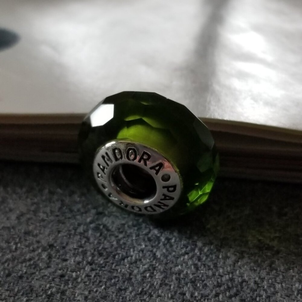 Pandora Facinating lime green Murano Glass bead